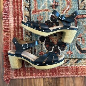 Clark’s clogs size 11